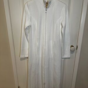 Elegant White Women's robe with zipper